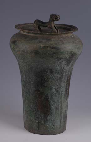 1战国鱼船人头纹虎纽铜錞于：高54厘米，重12.5千克，出土于龙山县招头寨。 湘西州博物馆 供图.jpg