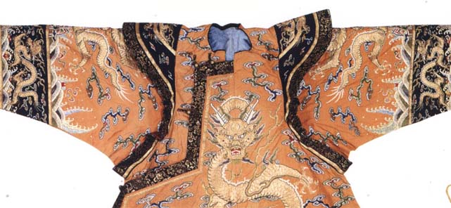 图3 皇后服饰局部.jpg