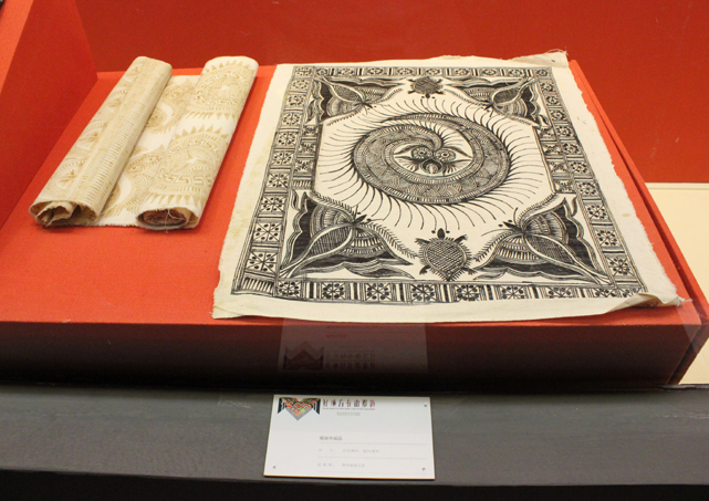 精美的苗族展品1