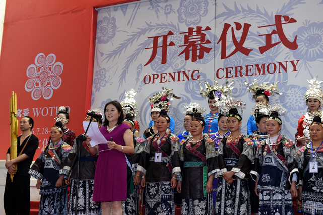 中国民族博物馆副馆长韦荣慧为开幕式致辞