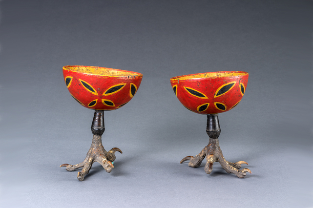 彩绘四瓣花纹鹰爪酒杯