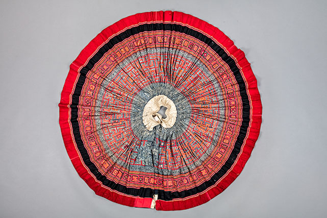 望谟苗拼布蜡染百褶裙