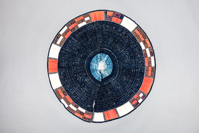 鸦雀苗蜡染挑花裙