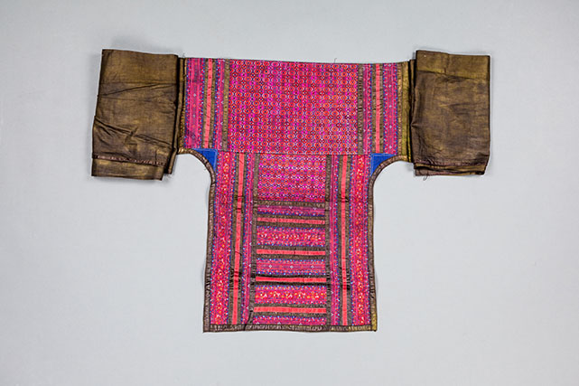 黄平苗数纱绣背儿带