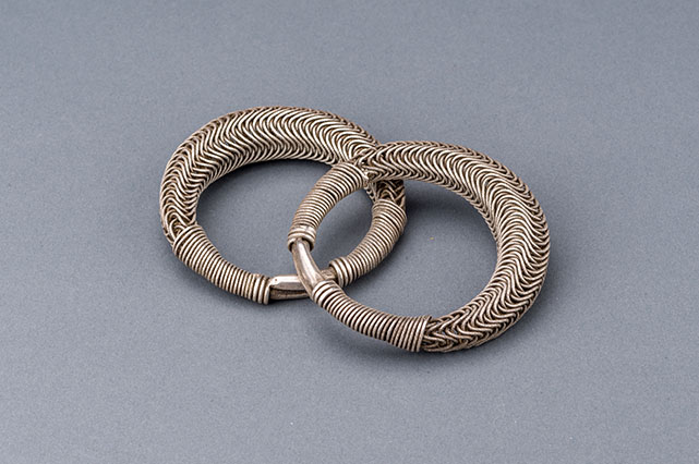 施洞苗编丝银手镯