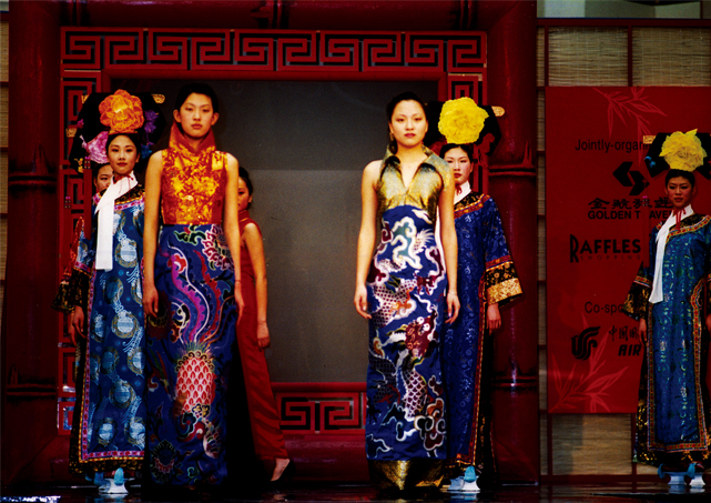 4 即使在表演结束后，我们看到这些服装，自己的心仍然激支不已。-修.jpg