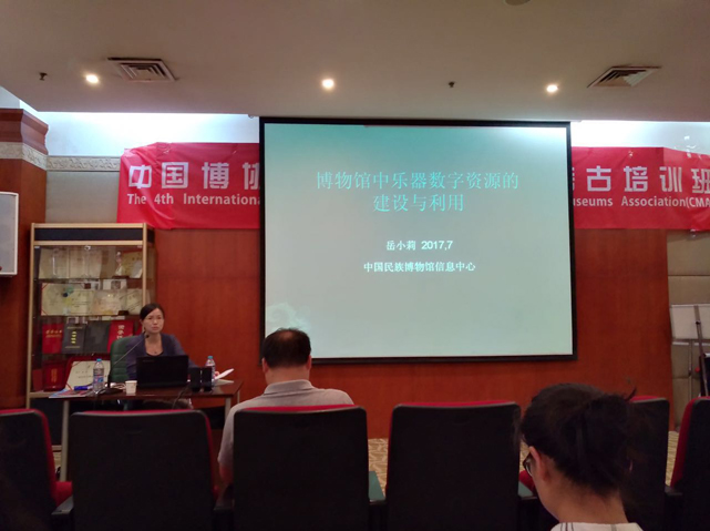 岳小丽.jpg 岳小丽.jpg