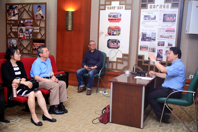 与方勤馆长对话.jpg 与方勤馆长对话.jpg