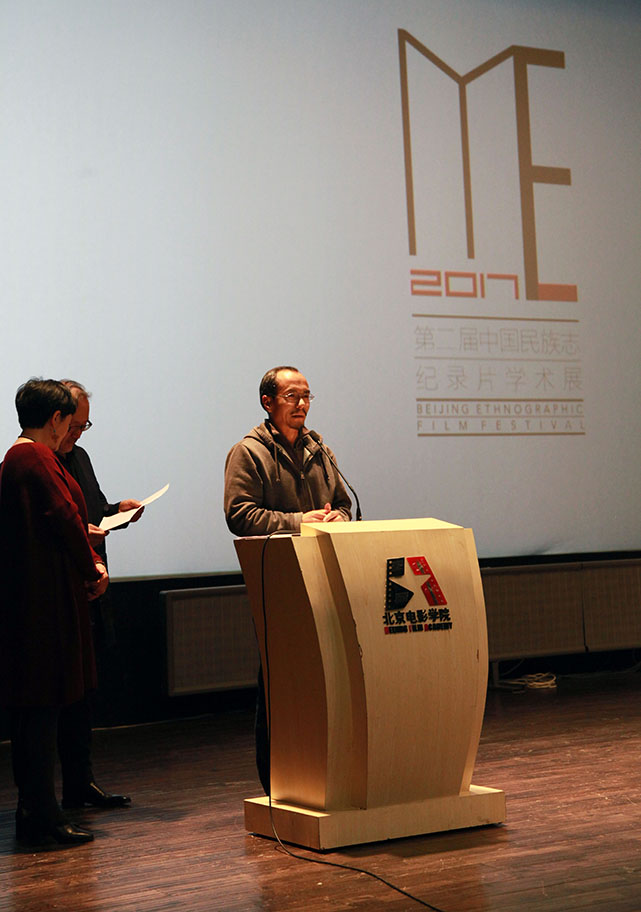 “中国民族志纪录片铜收藏奖”获得者陈学礼发表获奖感言.jpg