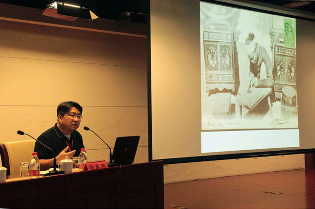 p06香港中文大学张展鸿教授以近代木器看现代社会变迁为主题进行了主题发言.jpg